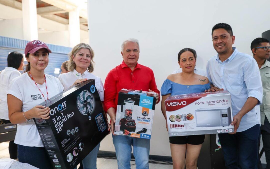GOBERNACIÓN E INFIHUILA IMPULSAN LA ECONOMÍA DE HOBO CON ENTREGA DE CAPITAL SEMILLA POR $400 MILLONES.